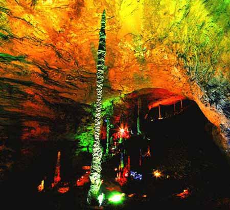 長(zhǎng)沙出發(fā)到溶洞奇觀黃龍洞、天門(mén)山、玻璃棧道、鳳凰古城九景往返三日游