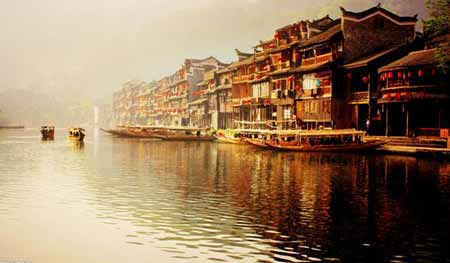 張家界國(guó)家森林公園、袁家界、天子山、大峽谷、玻璃橋、鳳凰古城兩晚三日游