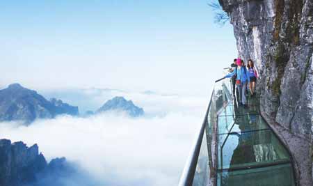 張家界國家森林公園、天子山、袁家界、金鞭溪、十里畫廊、玻璃橋、天門山、玻璃棧道兩晚三日游